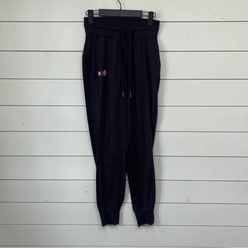 Lululemon‎ 5K with the roses ready to rulu joggers black women’s size 2